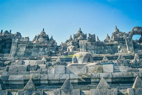 borobudur local time.